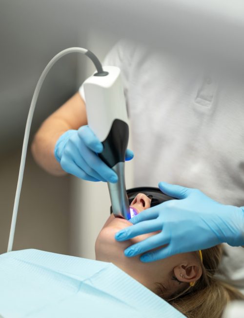 3d,Scanning,Of,Oral,Cavity.,Dentist,Performs,3d,Scan,Of